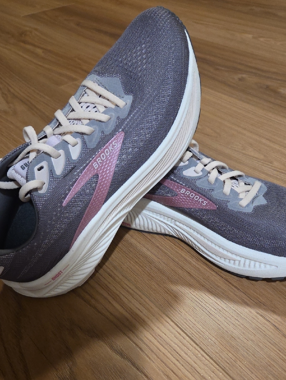 Women's Brooks Ghost 17 Running Walking Shoes Size 9